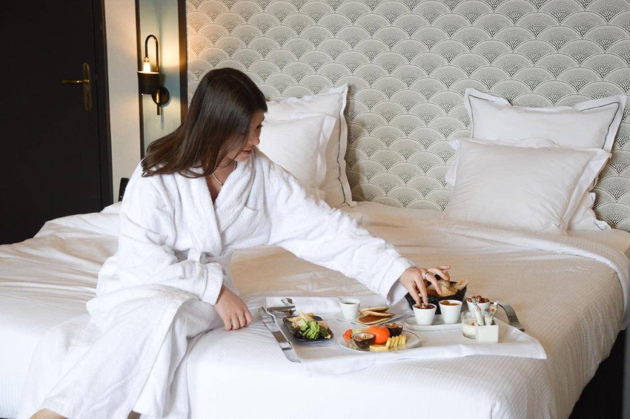 فندق لو بالاس دو مونتو منتون - سانت - برنارد المظهر الخارجي الصورة Room service