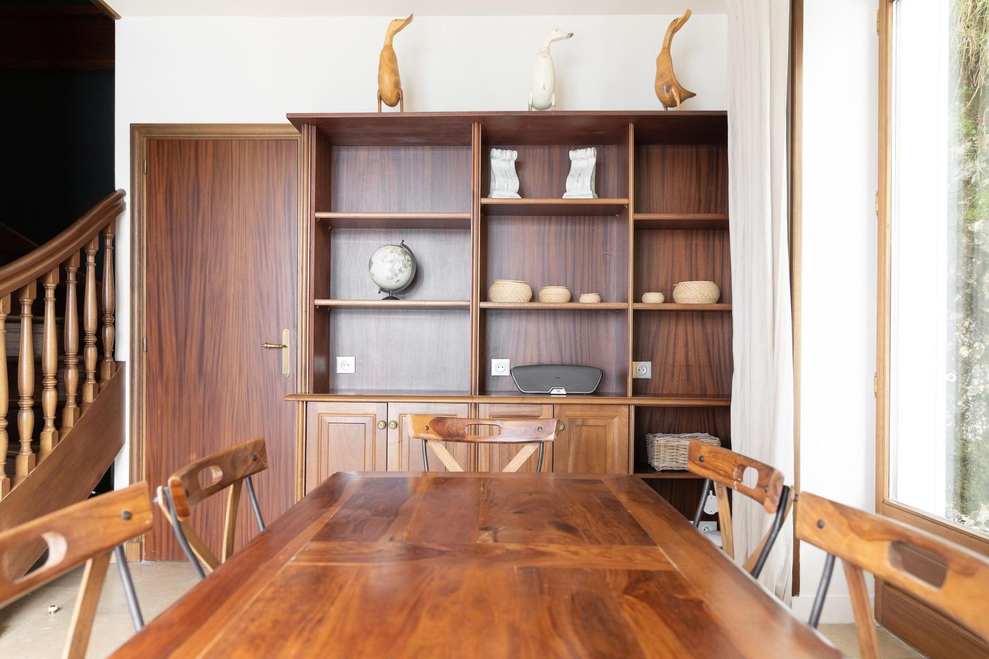 فندق لو بالاس دو مونتو منتون - سانت - برنارد المظهر الخارجي الصورة The interior of the house