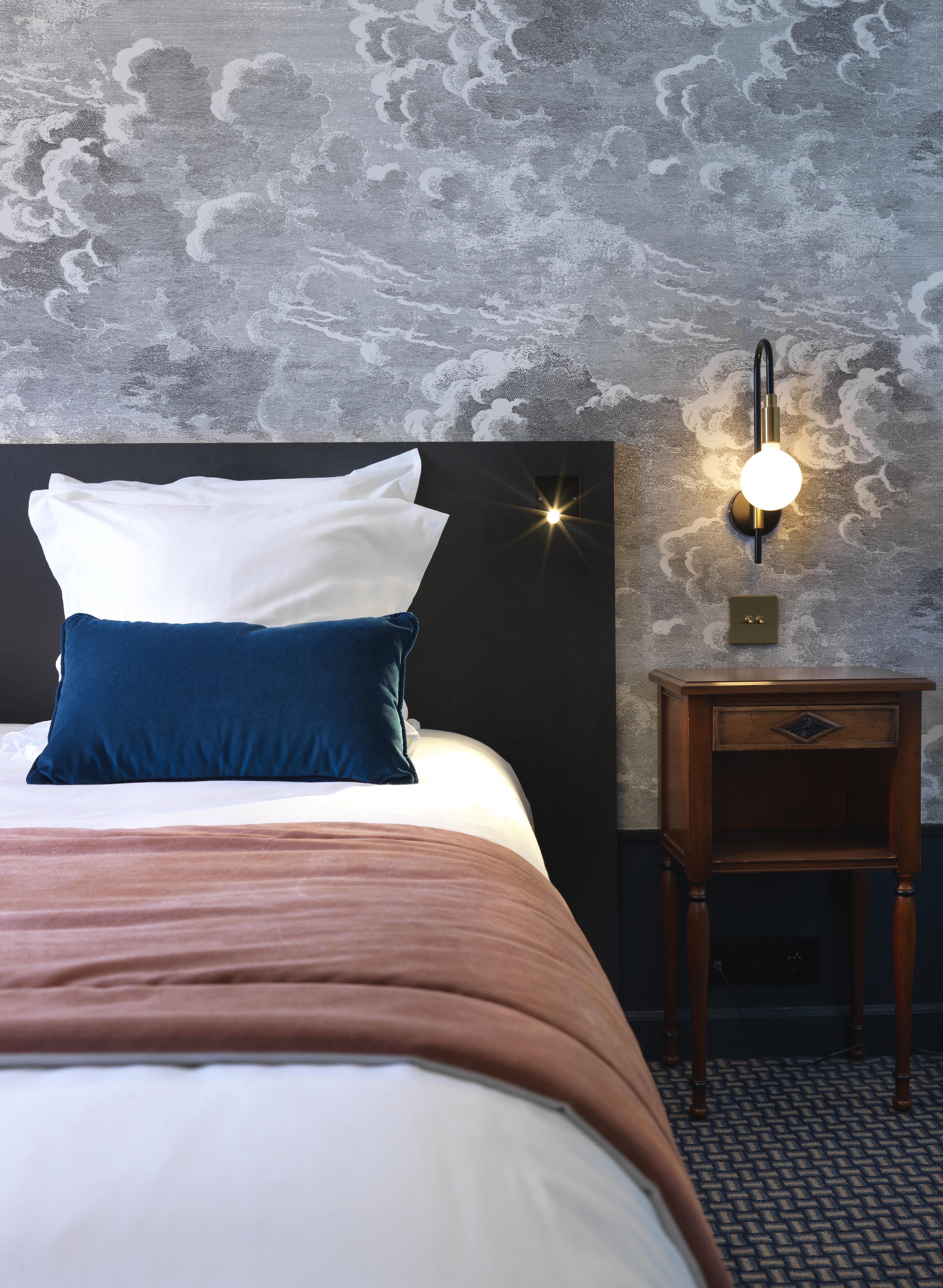 فندق لو بالاس دو مونتو منتون - سانت - برنارد المظهر الخارجي الصورة A bedroom at the hotel