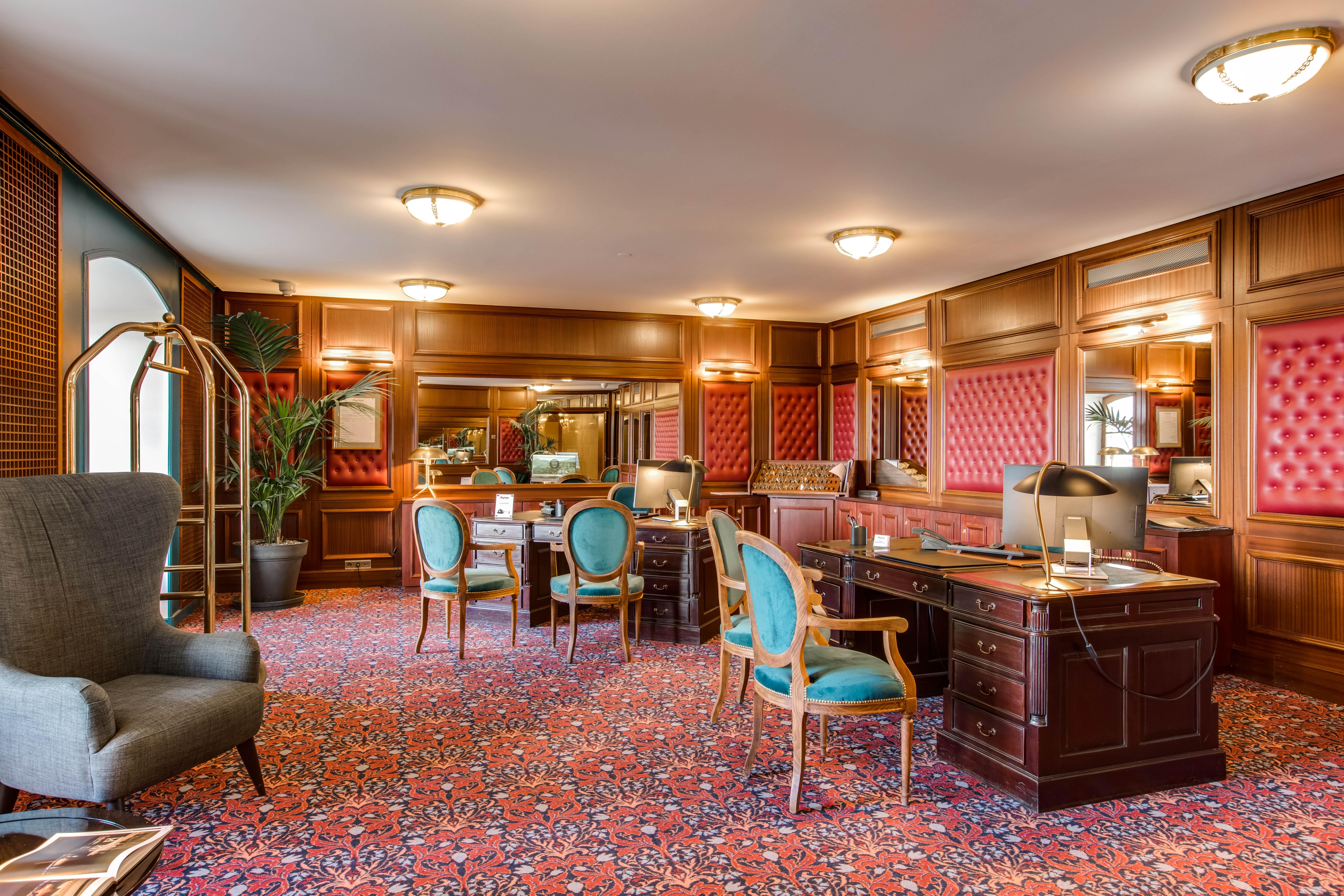 فندق لو بالاس دو مونتو منتون - سانت - برنارد المظهر الخارجي الصورة The hotel's lobby