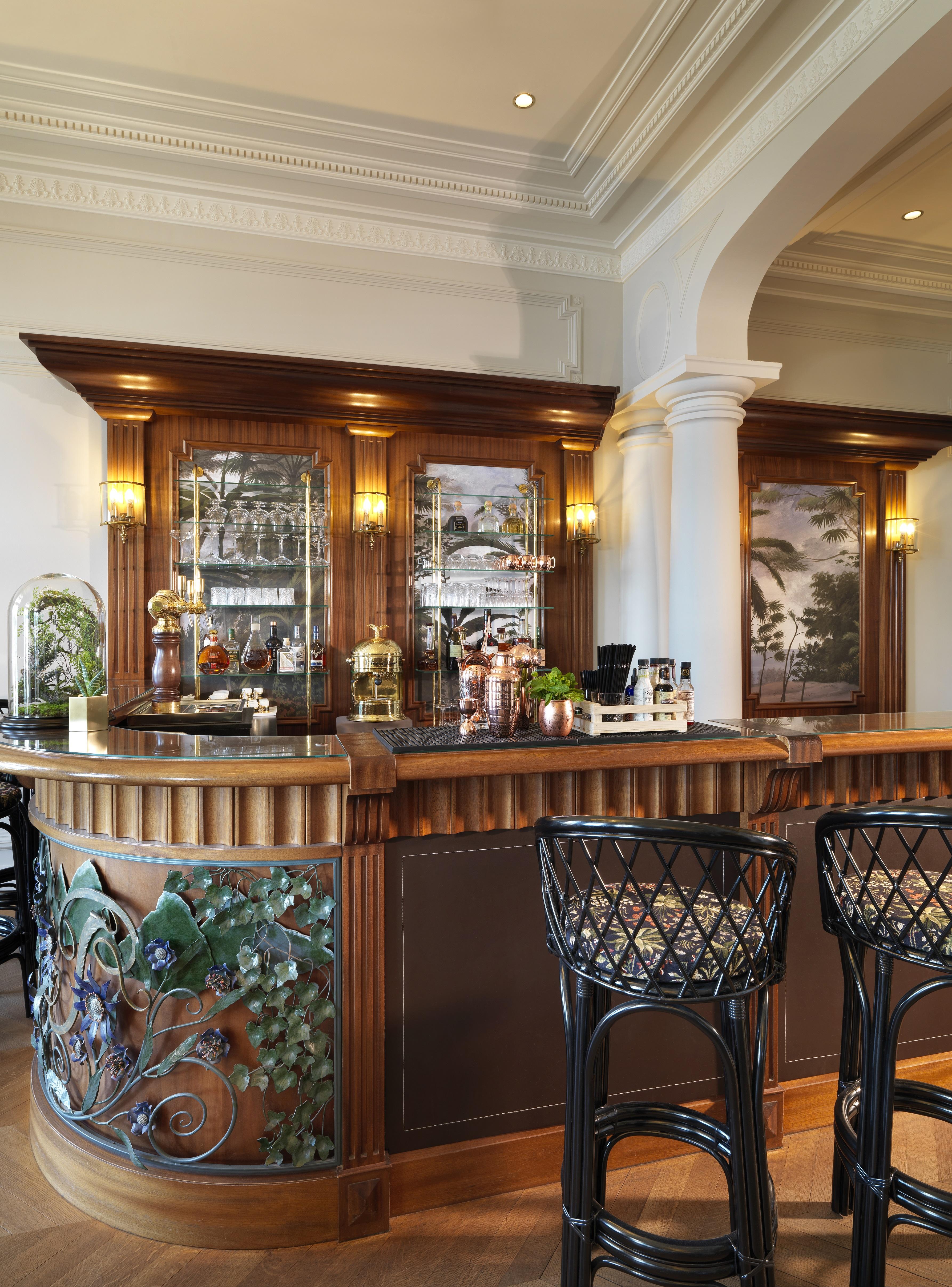 فندق لو بالاس دو مونتو منتون - سانت - برنارد المظهر الخارجي الصورة The bar at the hotel