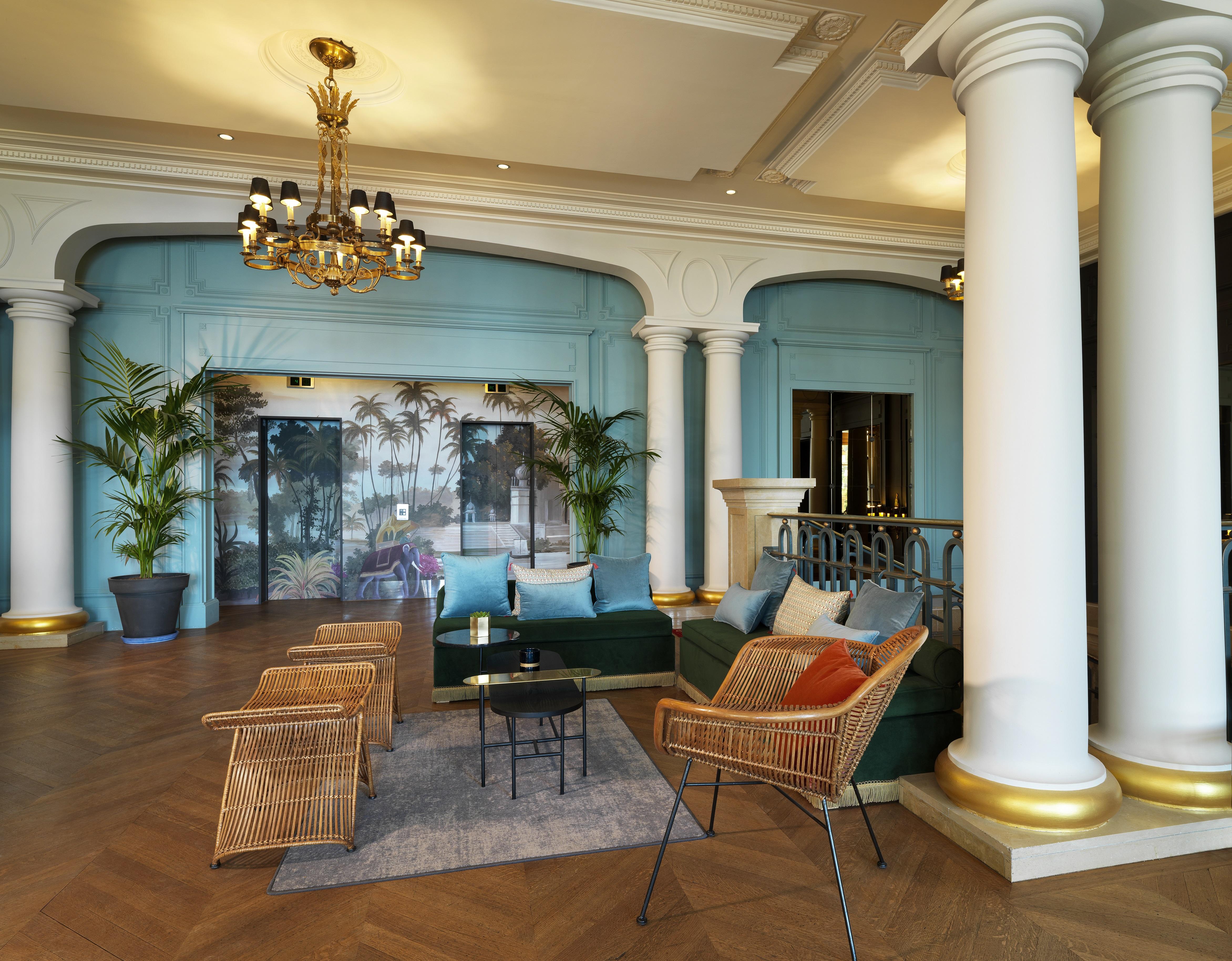 فندق لو بالاس دو مونتو منتون - سانت - برنارد المظهر الخارجي الصورة The lobby of the hotel