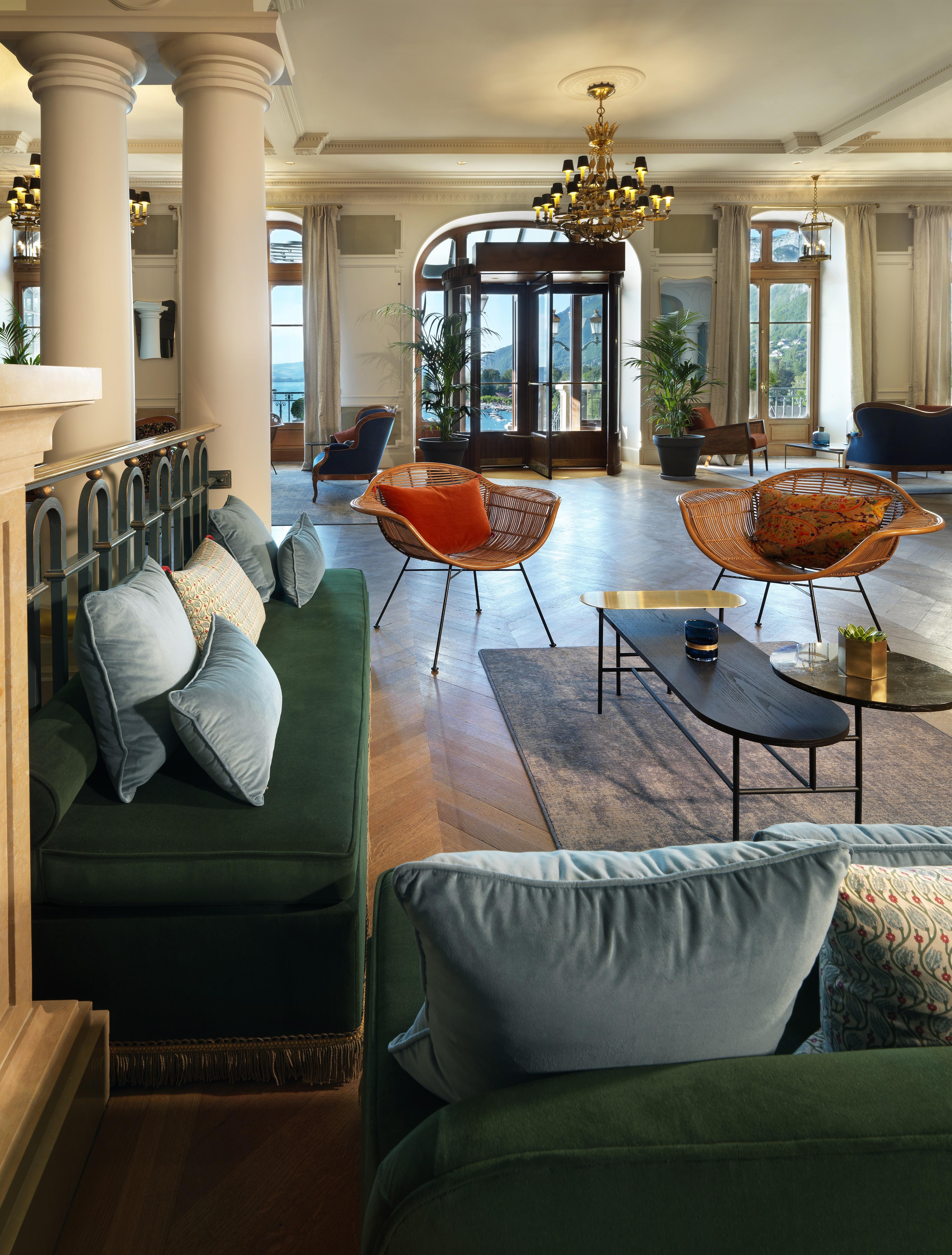 فندق لو بالاس دو مونتو منتون - سانت - برنارد المظهر الخارجي الصورة The lobby of the hotel
