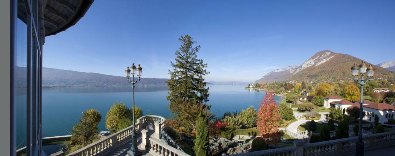 فندق لو بالاس دو مونتو منتون - سانت - برنارد المظهر الخارجي الصورة View of the lake from the town