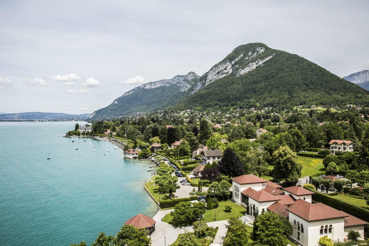 فندق لو بالاس دو مونتو منتون - سانت - برنارد المظهر الخارجي الصورة The town of Montreux