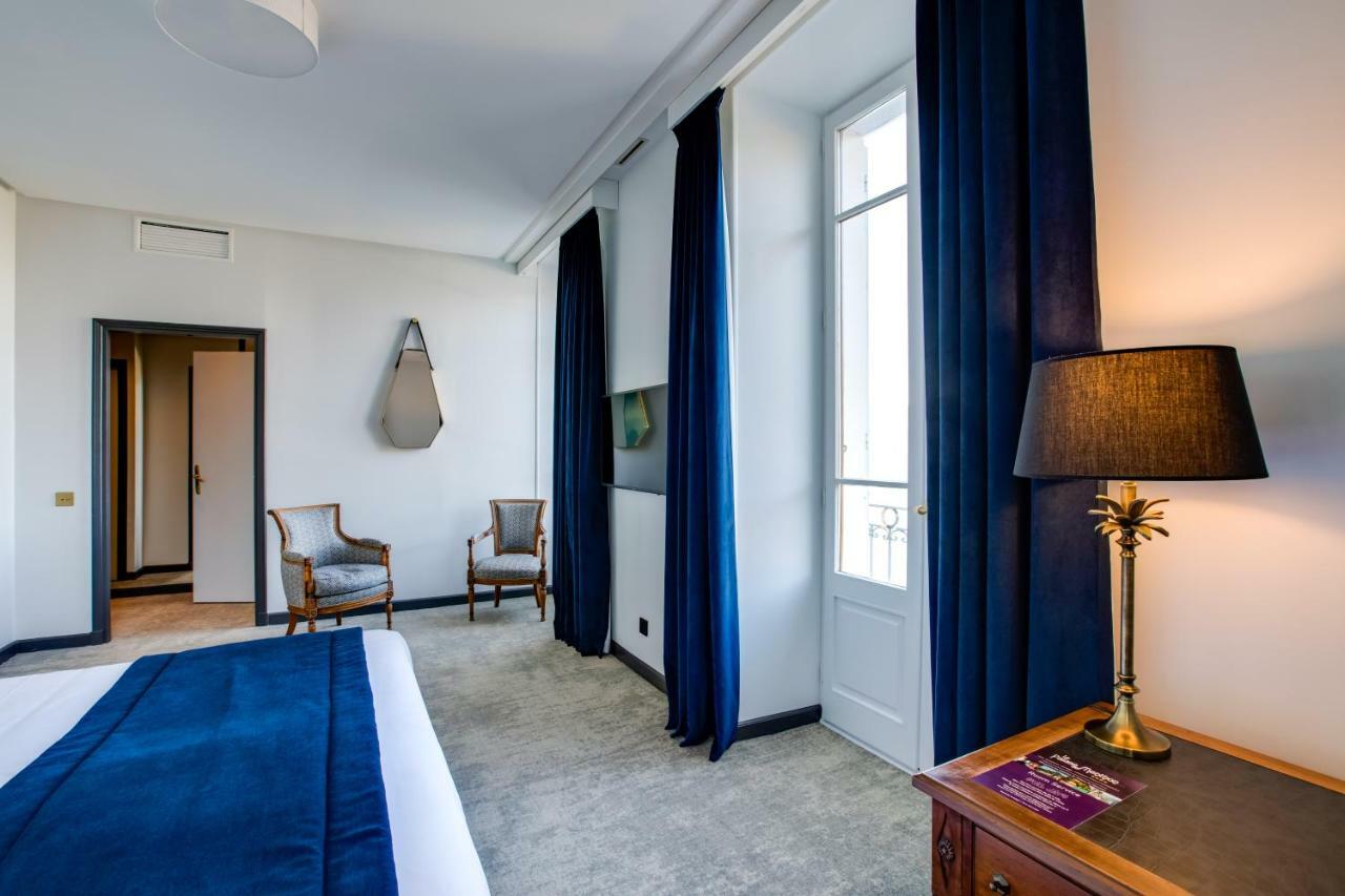 فندق لو بالاس دو مونتو منتون - سانت - برنارد المظهر الخارجي الصورة A room at the hotel