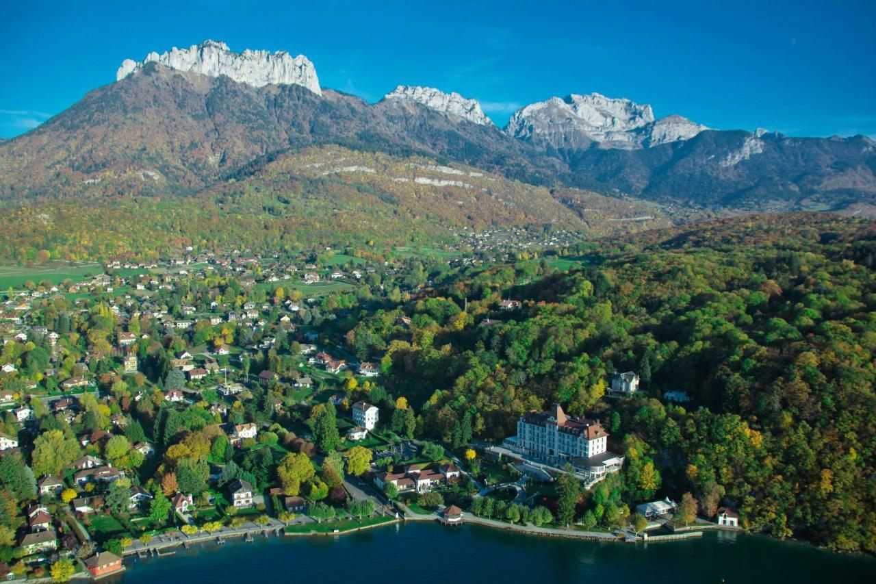 فندق لو بالاس دو مونتو منتون - سانت - برنارد المظهر الخارجي الصورة An aerial view of Montreux