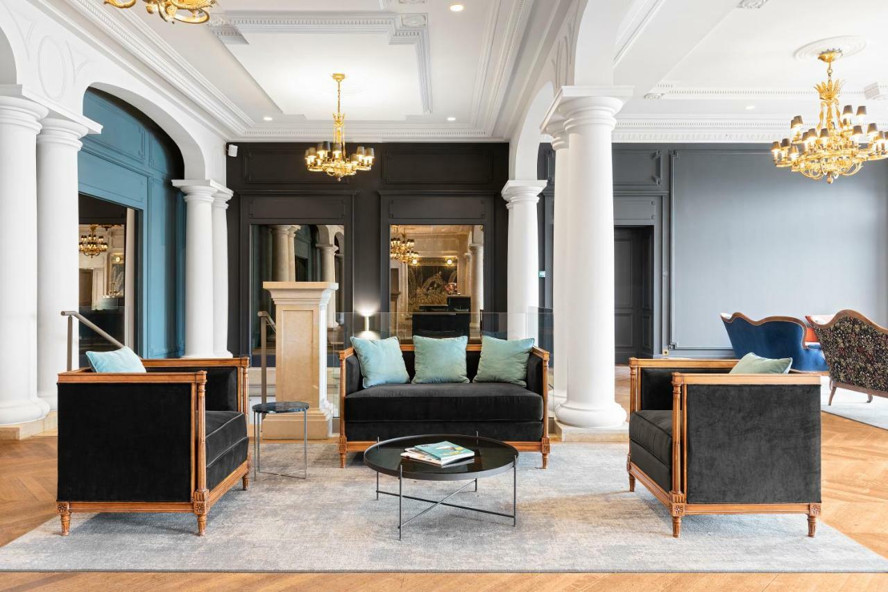 فندق لو بالاس دو مونتو منتون - سانت - برنارد المظهر الخارجي الصورة The interior of the hotel